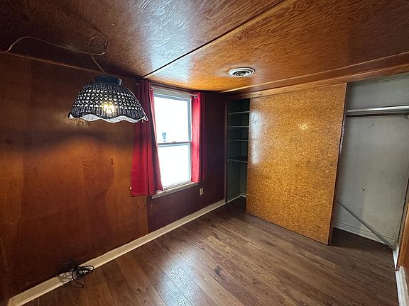 5th image of 604 Industrial Rd