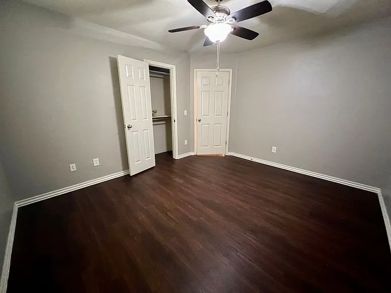 1113 Greenfield Ave — Photo 20