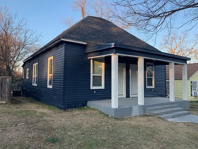 1st image of 821 W Day St