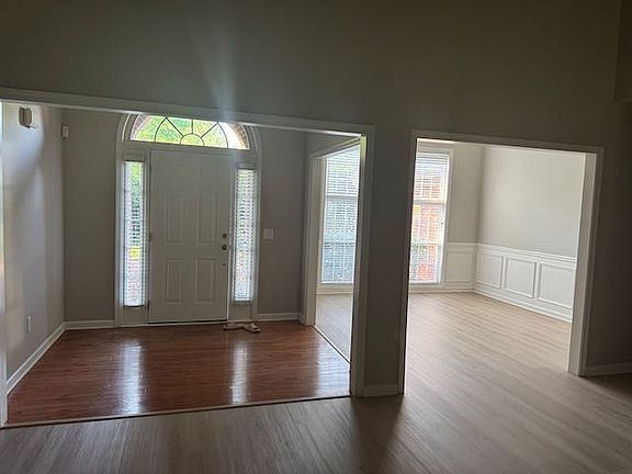 Foyer and Formal Dinning Room