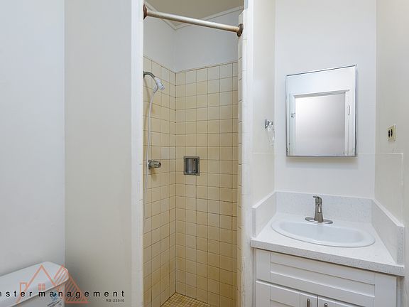 3rd image of 1424 Ward Ave #103