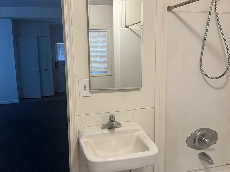 310 SE Spring St #B — Photo 9