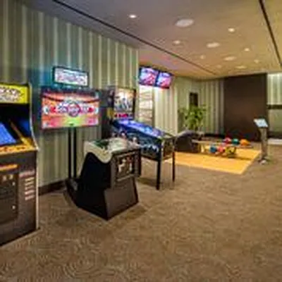 Rented by Extell Marketing Group LLC | media 33