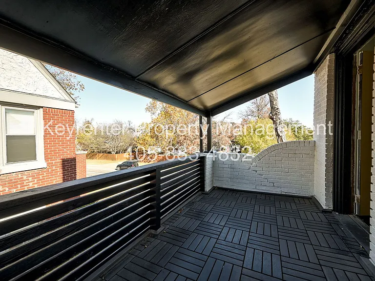 N Gatewood Ave Duplex — Photo 31