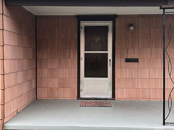 2nd image of 815 N Washington St