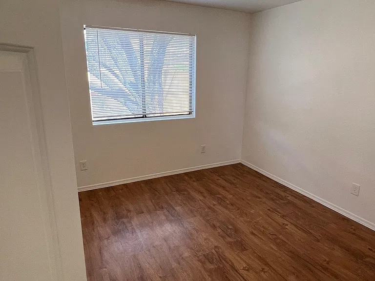 222 W Roger Rd #1 — Photo 15
