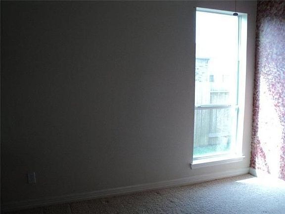 5th image of 9711 Crestwood Dr