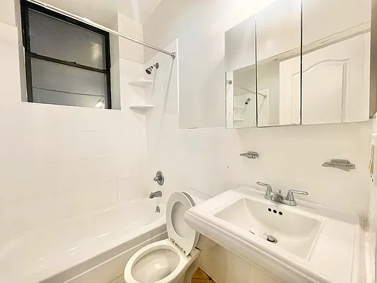 Rented by Century 21 Premier  | media 6