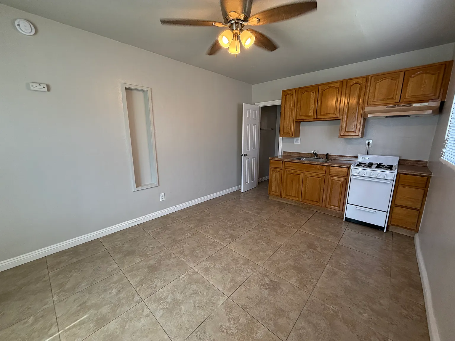 Studio, 350 sqft, $1,400 — Photo 2