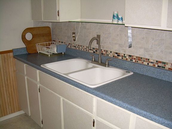 Kitchen sink area