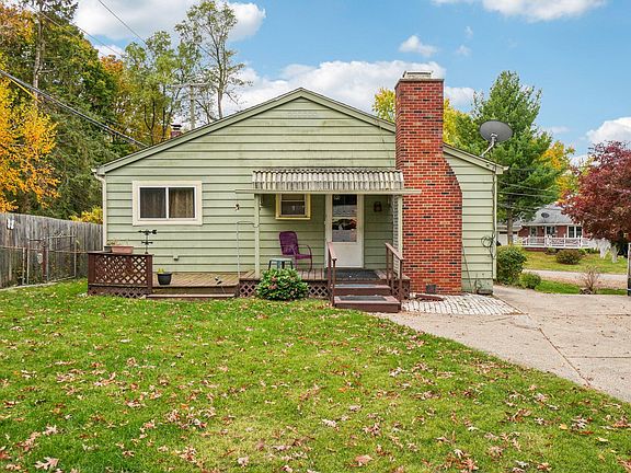 3rd image of 4840 Hobson Ave