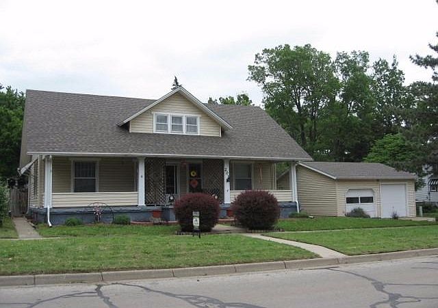 1st image of 203 NE 10th St