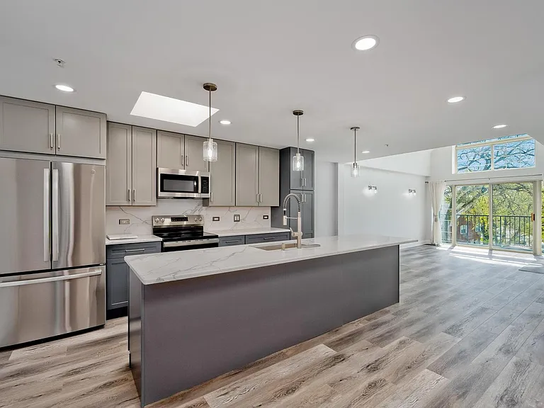 1800 Dewes St #305 — Photo 10