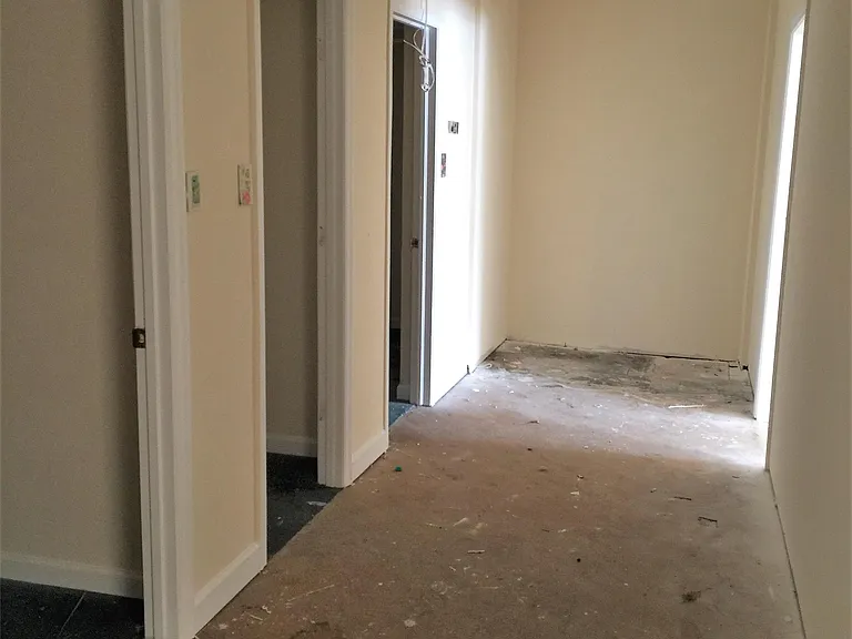 129 S Hill St — Photo 8
