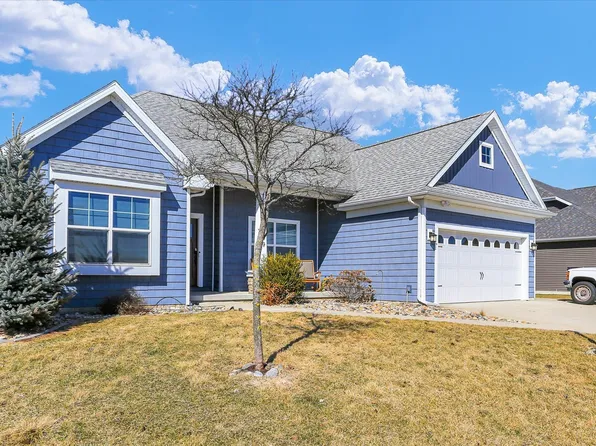 1809 Whisper Meadow Ln, Mahomet, IL 61853