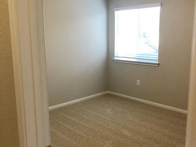 10502 Fulton Ave — Photo 16