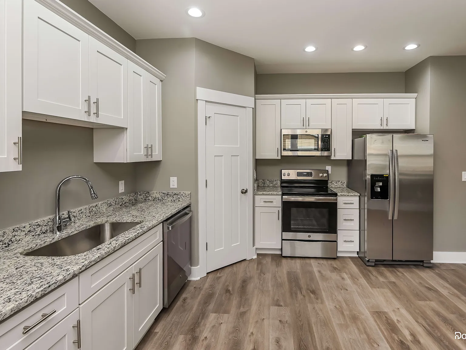 3 bed, 2.0 bath, 1252 sqft, $1,780 — Photo 3