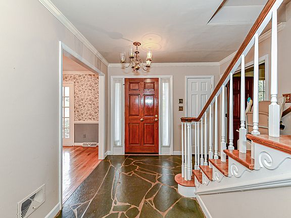 4th image of 819 River Oaks Ln