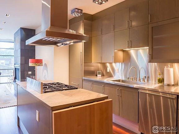 4th image of 900 W Pearl St #301