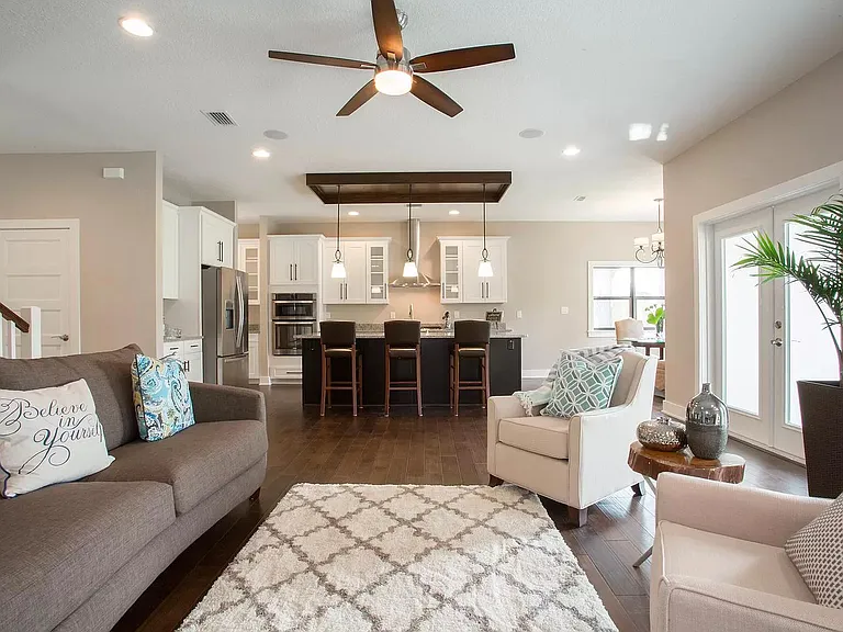 3404 W Hawthorne Rd — Photo 9