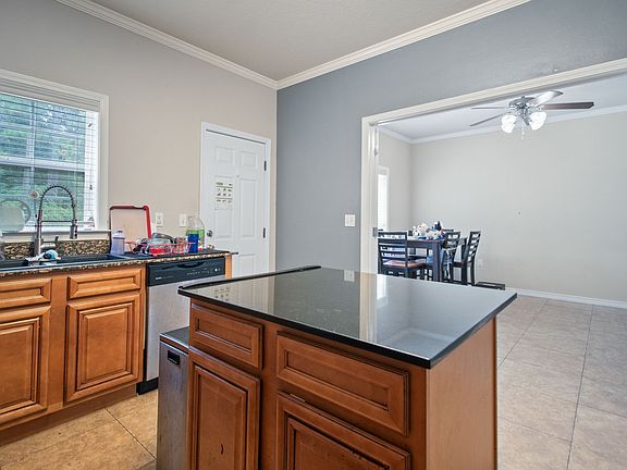 3rd image of 1450 Bentley Cir