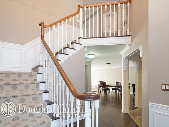 2nd image of 125 Foxwood Dr