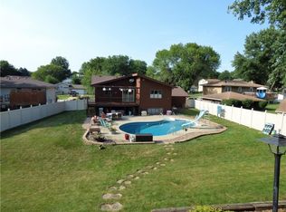 1427 S 15th Ave W, Newton, IA 50208