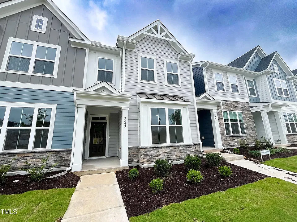 2421 Whitewing Ln