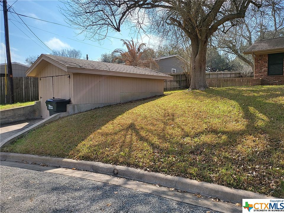 1204 Village Ln, Shiner, TX 77984 Zillow
