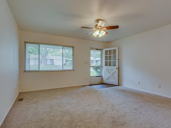 3rd image of 7 Kennedy Ln
