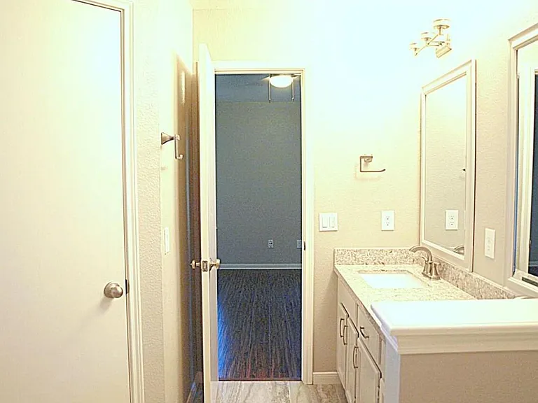 2200 Larston Ln — Photo 10