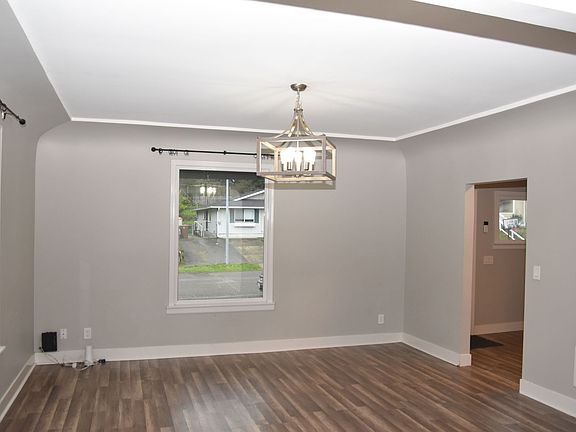 3rd image of 2513 S Ainsworth Ave