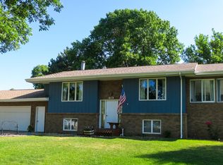 708 Bridgeview Ave, Pierre, SD 57501
