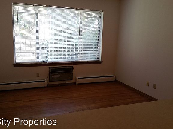 3rd image of 1441 N Franklin Pl APT 05