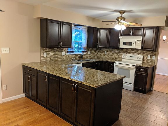 5th image of 7771 Newington Woods Dr