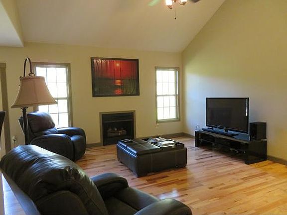 3rd image of 3400 Hull Dr