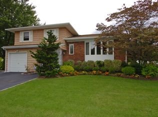 426 Violet St, Massapequa Park, NY 11762
