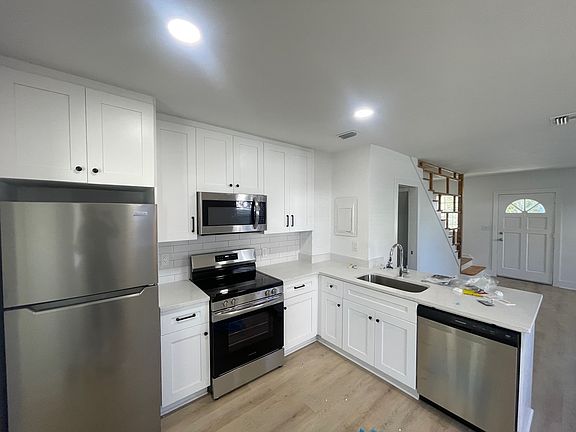 5th image of 2815 W Horatio St APT 7