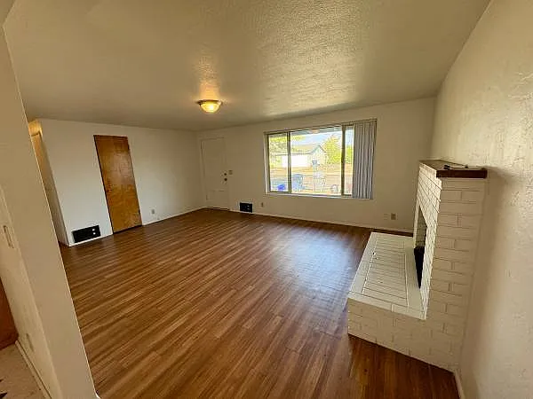 3 bed, 1150 sqft, $2,150 — Photo 4