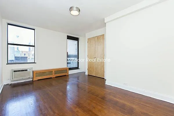 Rented by Mirador Real Estate | media 32