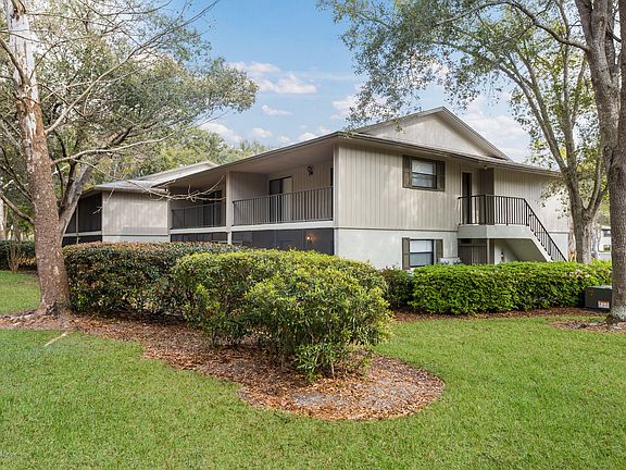 3rd image of 33 Tarragona Ct