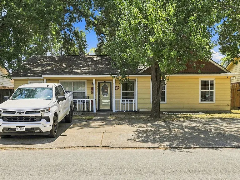 1712 Hazelwood St — Photo 3