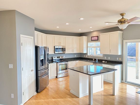 5th image of N75W24223 N Woodsview Dr