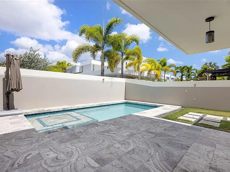 P-25 Paseo Las Olas — Photo 19