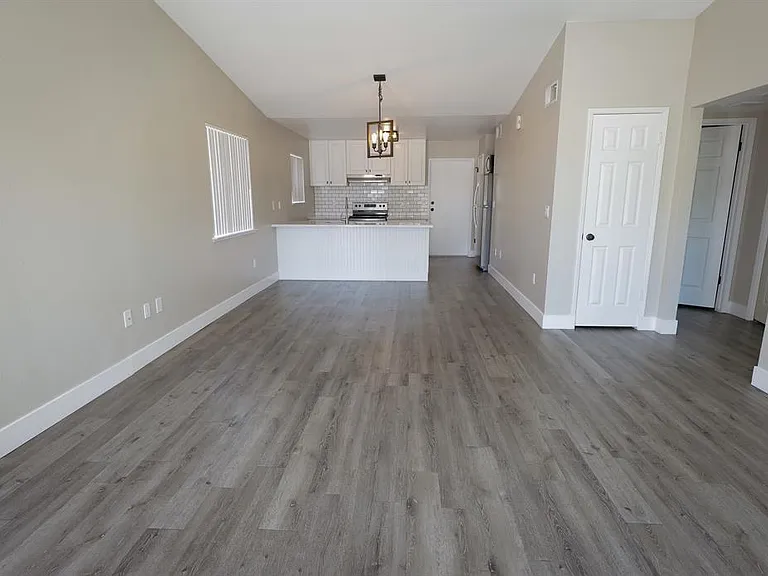 175 N Pollasky Ave #106 — Photo 2