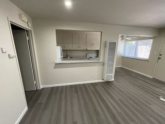 3rd image of 1463 Oak Grove Ave APT 1