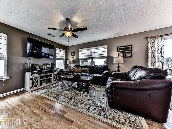 4th image of 273 Hiawassee Dr