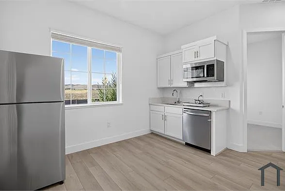529 E Fiorino St #529 — Photo 2