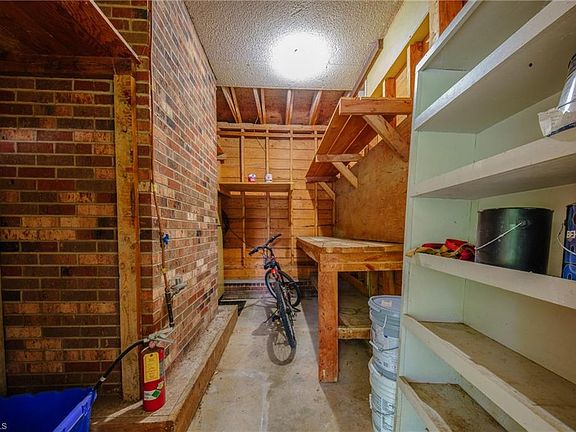 5th image of 435 Lakecrest Dr