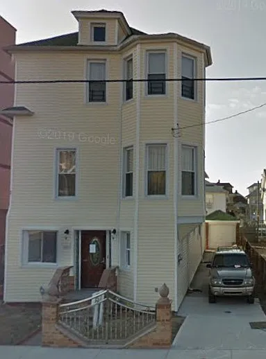 3 bed, 1000 sqft, $3,811 — Photo 3